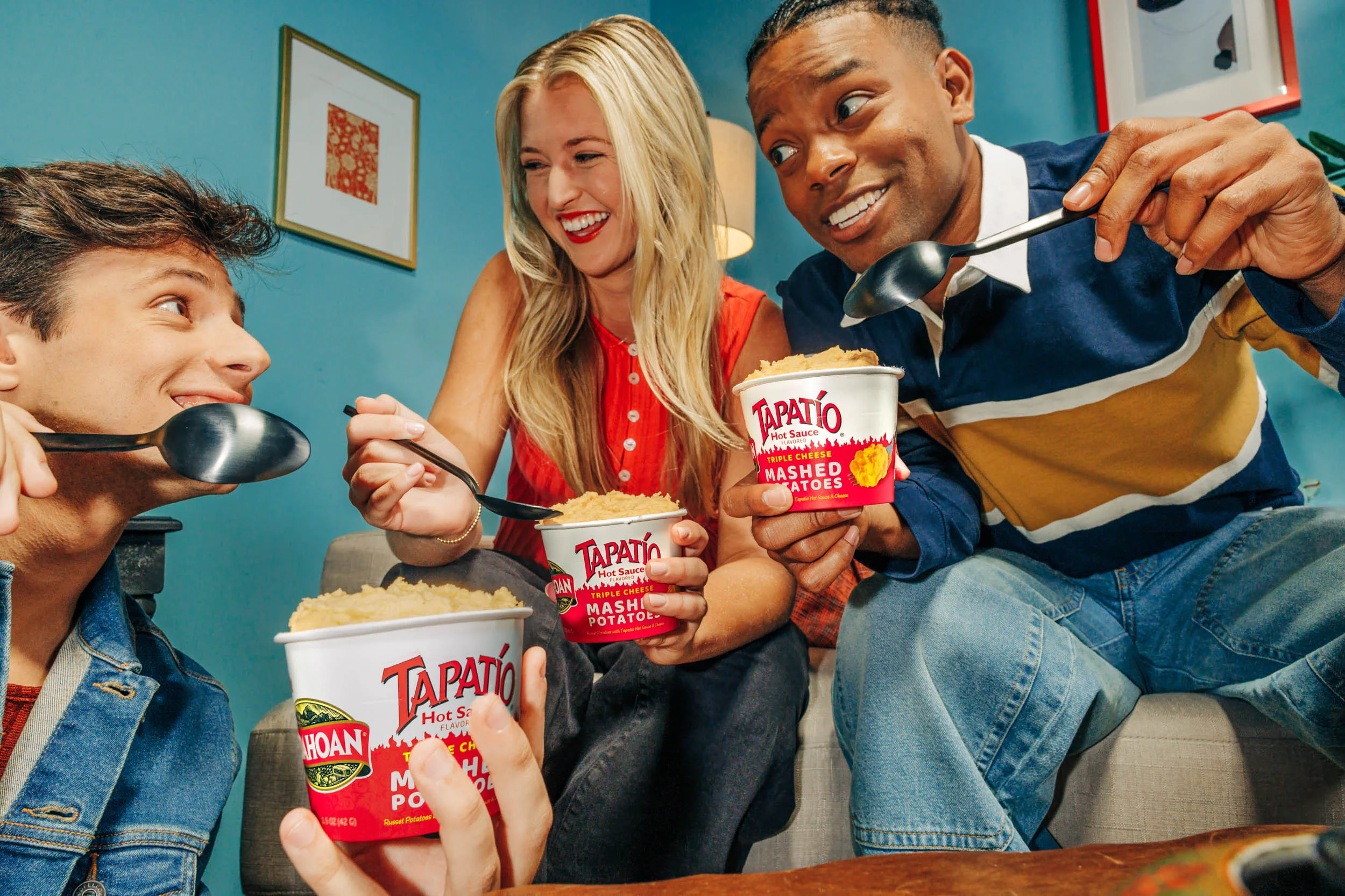 3 friends eating potatoes