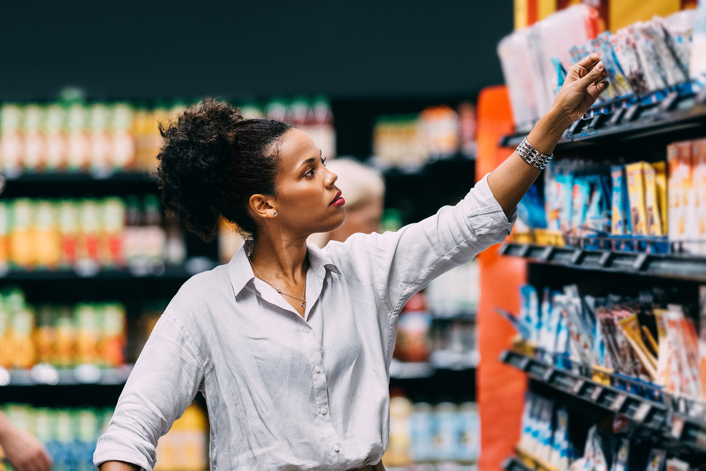 lady reaching for groceries